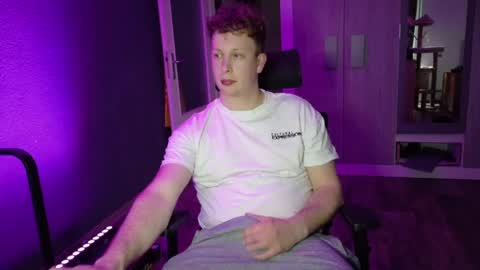 maxboner94 online show from April 13, 5:06 pm