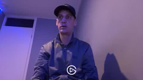 Max online show from February 22, 5:02 pm