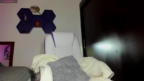 Max online show from February 18, 6:37 pm