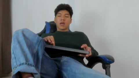 Maximiliano online show from June 16, 1:26 pm