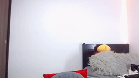 Independent Model online show from February 18, 4:34 am