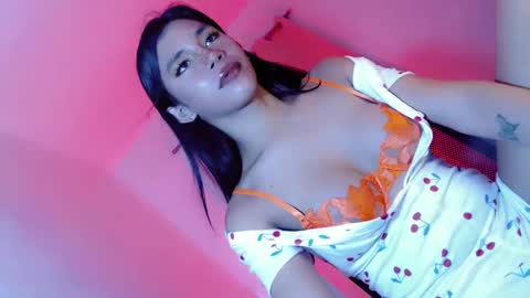 Snapshot of maxinelove1 chatting on March 1, 12:34 pm Maxinesexy online show from March 1, 12:34 pm