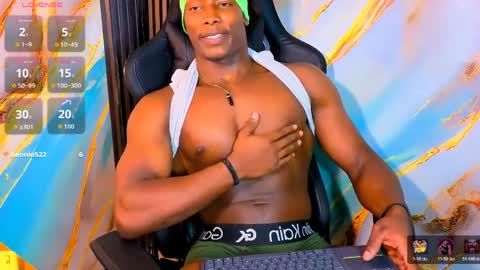 Maxmuscle10 online show from April 8, 9:07 pm