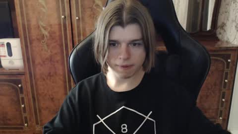 Max online show from January 27, 5:15 pm