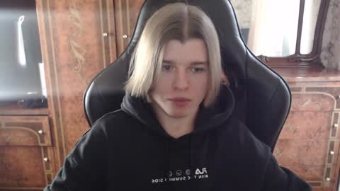 Max online show from December 12, 11:17 am