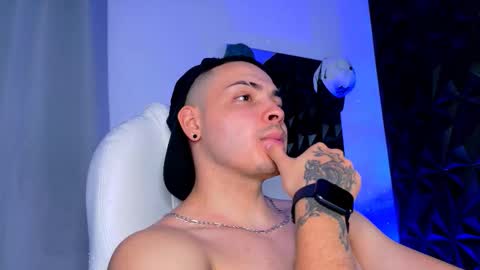 MAX online show from January 6, 11:42 pm