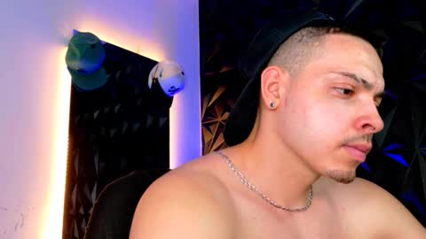 MAX online show from November 8, 9:40 pm