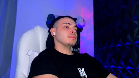 MAX online show from February 10, 10:57 pm