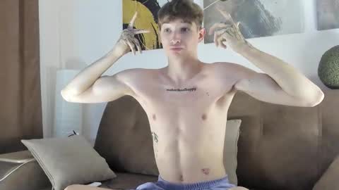 Snapshot of maxwellchik chatting on September 19, 4:44 pm maxwellchik online show from September 19, 4:44 pm