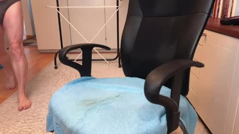 Max online show from April 14, 5:00 am