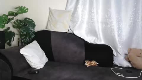 maxxinepetite online show from October 6, 7:10 pm