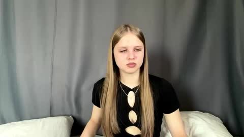 Luna  Mira online show from March 28, 5:42 am