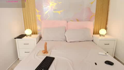 M A Y A  B A K E R online show from September 11, 8:21 pm