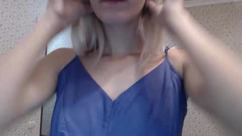 maybe_doll online show from October 12, 7:05 pm