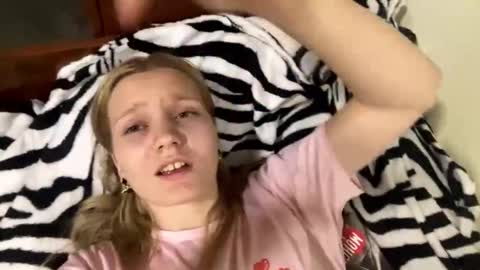 Snapshot of maybelleensminger chatting on October 19, 5:50 pm Lola online show from October 19, 5:50 pm