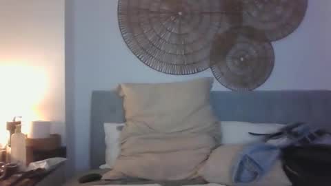 Snapshot of maythe4bwu chatting on February 18, 12:15 am maythe4bwu online show from February 18, 12:15 am