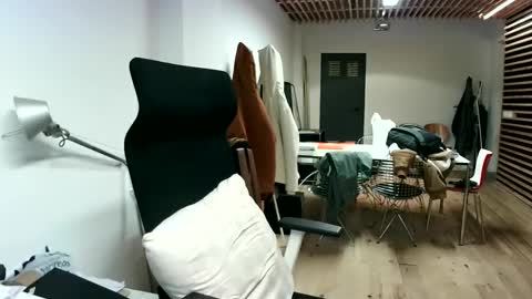 Snapshot of maythe4bwu chatting on February 23, 6:45 pm maythe4bwu online show from February 23, 6:45 pm