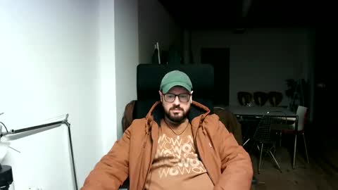 Snapshot of maythe4bwu chatting on December 14, 3:47 pm maythe4bwu online show from December 14, 3:47 pm