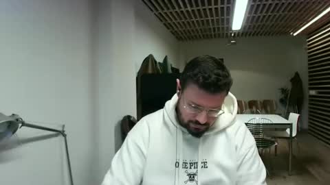 Snapshot of maythe4bwu chatting on December 30, 9:37 am maythe4bwu online show from December 30, 9:37 am