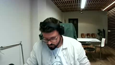 Snapshot of maythe4bwu chatting on December 6, 5:49 pm maythe4bwu online show from December 6, 5:49 pm