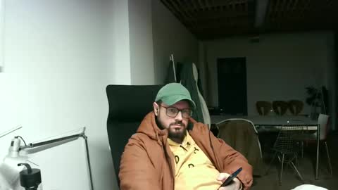 Snapshot of maythe4bwu chatting on December 17, 5:04 pm maythe4bwu online show from December 17, 5:04 pm