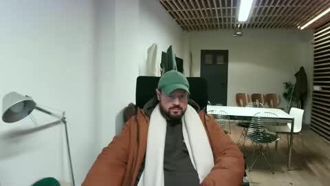 Snapshot of maythe4bwu chatting on December 26, 9:11 am maythe4bwu online show from December 26, 9:11 am