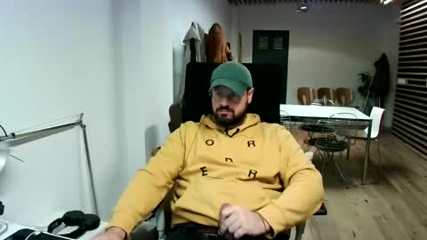 Snapshot of maythe4bwu chatting on December 19, 4:46 pm maythe4bwu online show from December 19, 4:46 pm