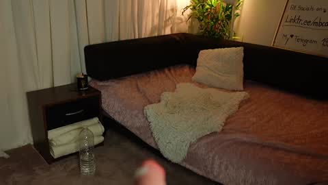 Anna       IG mbca anna  online show from January 26, 11:39 pm