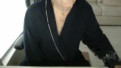 Snapshot of mbeastie chatting on January 21, 7:17 pm Beastie online show from January 21, 7:17 pm