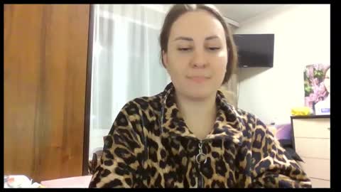 meadoweyes_ online show from January 5, 5:27 pm