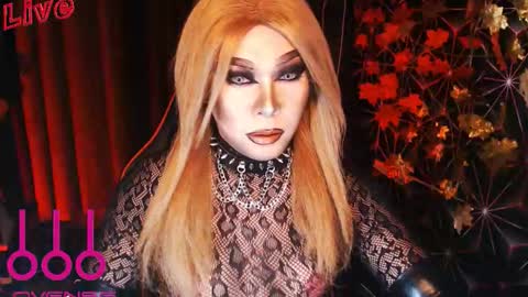 THE QUEEN ALPHA   Queen Medusa Prey online show from October 24, 7:25 pm