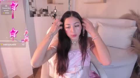 Snapshot of meelanny_ds chatting on February 23, 9:22 am   online show from February 23, 9:22 am