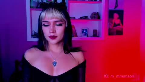 Snapshot of megan__manson chatting on February 19, 9:58 pm Megan online show from February 19, 9:58 pm