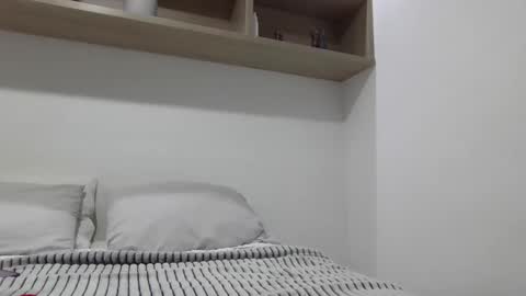 Snapshot of meganhotxx2 chatting on October 12, 4:05 am megan        online show from October 12, 4:05 am