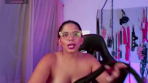 Snapshot of meggan_greey chatting on October 5, 10:17 pm Your best slave  online show from October 5, 10:17 pm