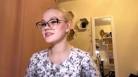 Mia online show from March 27, 6:20 pm