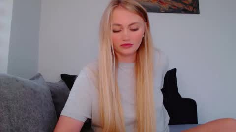 Melania online show from November 4, 12:28 pm