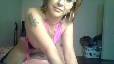 Snapshot of melani_babi chatting on October 1, 9:52 am melani_babi online show from October 1, 9:52 am