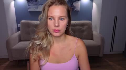 Melanie Bennett online show from October 19, 6:40 am