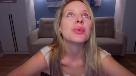 Melanie Bennett online show from May 7, 6:53 am