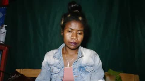 melanih online show from May 24, 3:40 pm