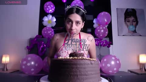 melanny_petite online show from April 18, 3:03 pm