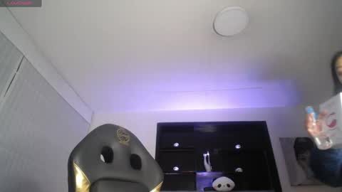 melanny_petite online show from May 6, 11:38 am