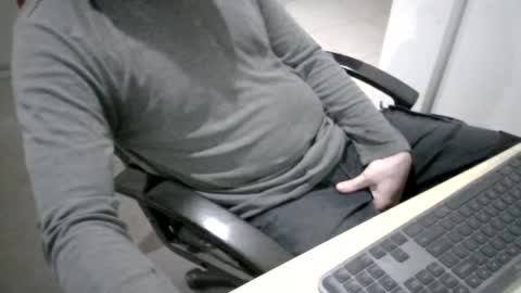 melbguy_075 online show from July 13, 7:12 am