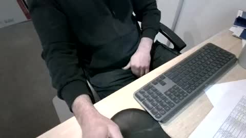 melbguy_075 online show from July 15, 6:51 am