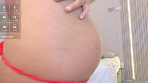 meli_peach online show from May 23, 7:43 pm