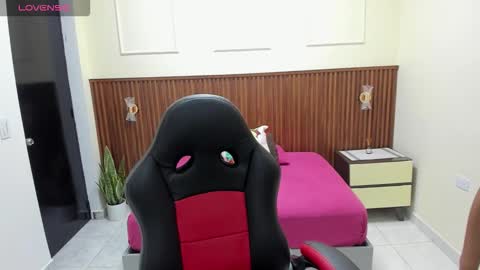 M E L I N A  online show from December 1, 7:23 pm