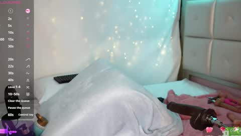 Snapshot of melissa_luu chatting on March 9, 9:57 pm melissa_luu online show from March 9, 9:57 pm