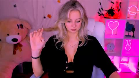 Melissa online show from October 20, 4:34 pm