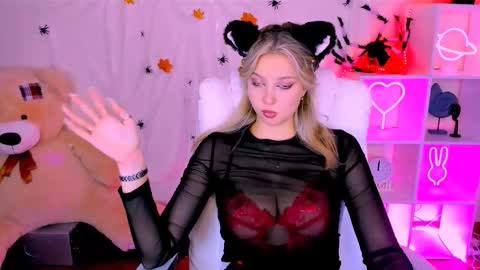 Melissa online show from October 31, 1:00 pm